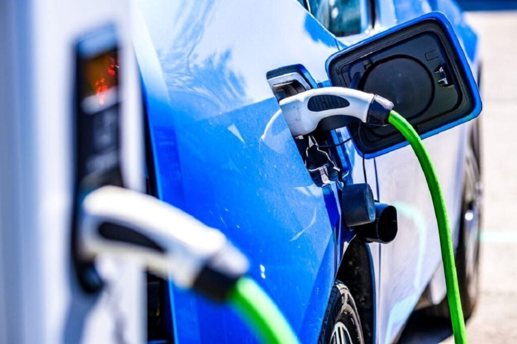 Auto elettriche: a settembre 2025 crescono le immatricolazioni in Italia ma l’Europa è lontana