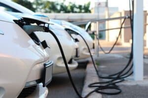 Stop auto endotermiche 2035, Francia e Spagna dicono no alla revisione anticipata. Vavassori (ANFIA): “Posizione miope e fuorviante”