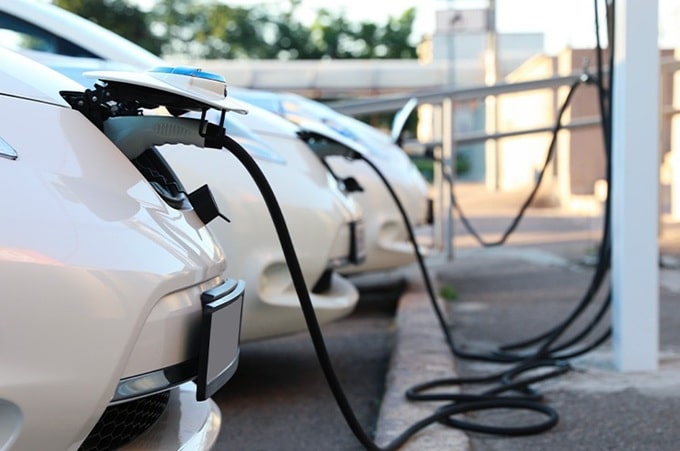 Stop auto endotermiche 2035, Francia e Spagna dicono no alla revisione anticipata. Vavassori (ANFIA): “Posizione miope e fuorviante”