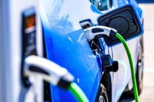 Auto elettriche: a settembre 2025 crescono le immatricolazioni in Italia ma l’Europa è lontana
