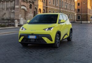 BYD porta la mobilità elettrica a “Che tempo che fa”: protagoniste Dolphin Surf, Atto 2 e Seal U DM-i