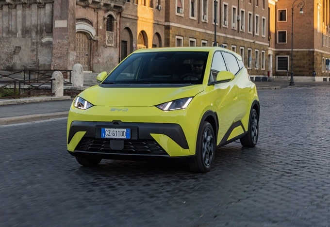 BYD porta la mobilità elettrica a “Che tempo che fa”: protagoniste Dolphin Surf, Atto 2 e Seal U DM-i