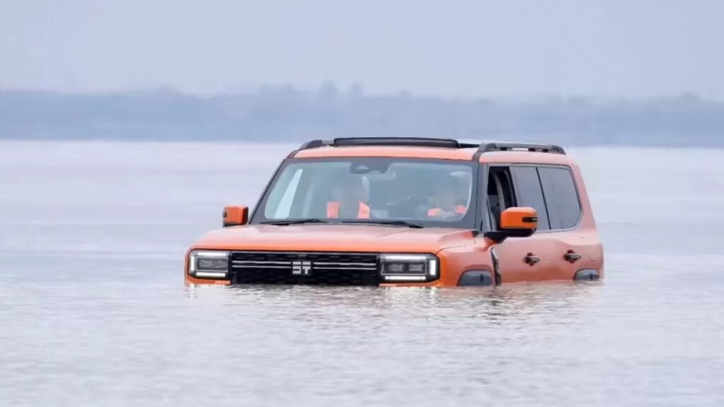 Chery Jetour Zongheng G700 guada il fiume Yangtze per 1,5 km: è il primo veicolo al mondo a riuscirci [VIDEO]