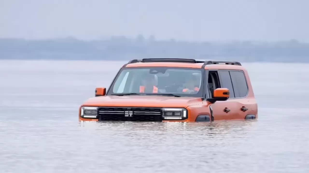 Chery Jetour Zongheng G700 guada il fiume Yangtze per 1,5 km: è il primo veicolo al mondo a riuscirci [VIDEO]
