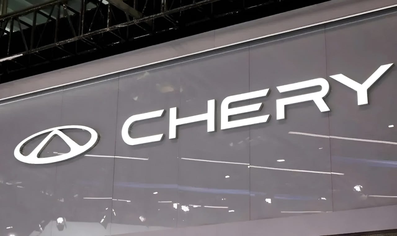 Chery presenta batteria allo stato solido da 600 Wh/kg con un’autonomia di 1.300 km