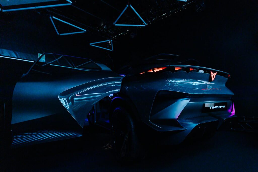 Cupra Tindaya debutta in Italia: la nuova showcar esposta a Milano durante l’Oysho Premier Padel P1 [FOTO]