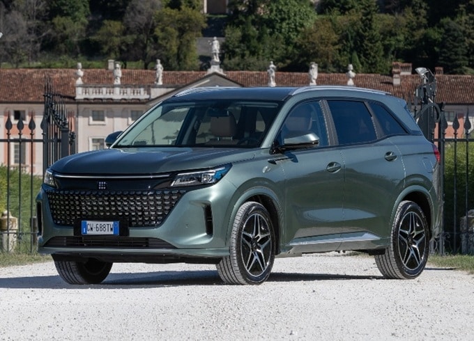 DFSK E5 PHEV: il SUV top di gamma ora disponibile nei due nuovi allestimenti Business e Luxury