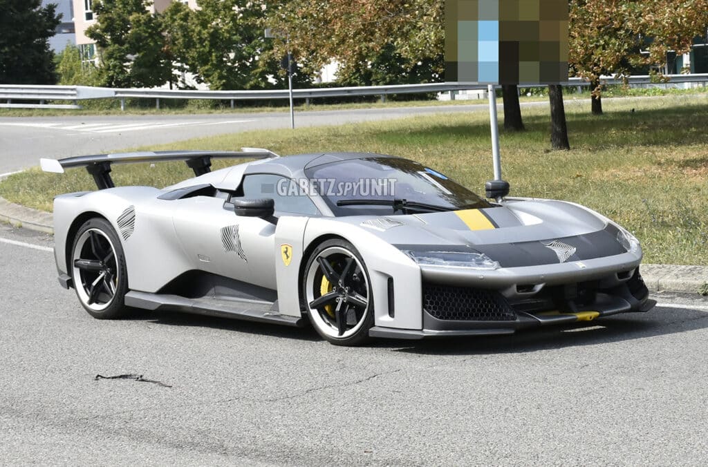 Ferrari F80: nuovo avvistamento su strada della supercar ibrida da 1.200 CV [FOTO SPIA]