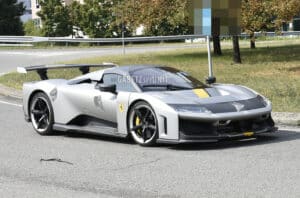 Ferrari F80: nuovo avvistamento su strada della supercar ibrida da 1.200 CV [FOTO SPIA]