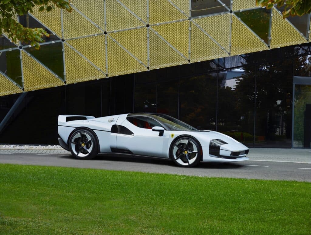 Ferrari SC40: il nuovo modello della serie One-Off [FOTO]