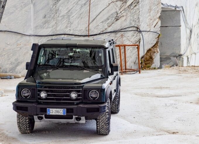 INEOS Grenadier al 4×4 Fest: fuoristrada e test drive tra le cave di marmo di Carrara [FOTO]