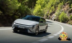 Kia EV4 è tra le magnifiche sette in corsa per il titolo di Car of the Year 2026
