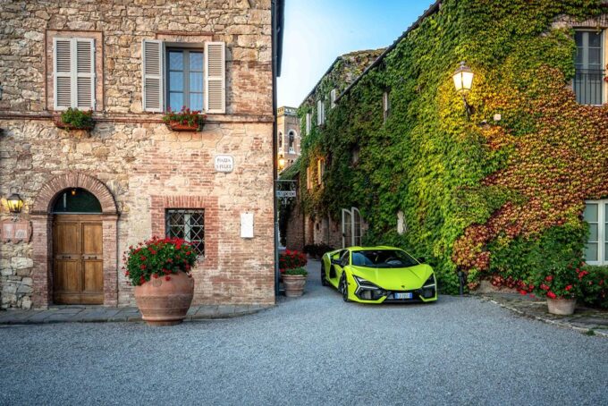 Lamborghini Esperienza Giro Toscana 2025: supercar, panorami e sapori d’Italia in un tour esclusivo [FOTO]