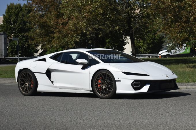 Lamborghini Temerario: beccata in strada la nuova hypercar ibrida del Toro con 920 CV [FOTO SPIA]