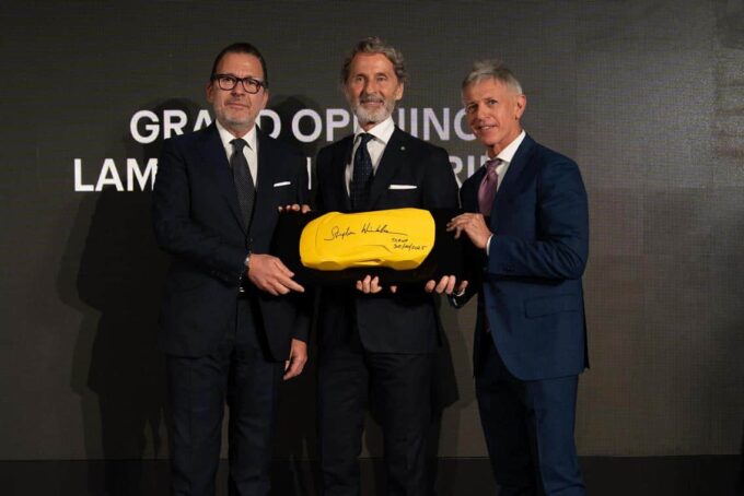 Lamborghini Torino: inaugurato il nuovo showroom da 1.400 mq, il settimo in Italia [FOTO]