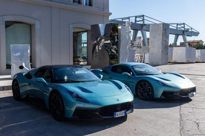Maserati MCPURA: la nuova supersportiva del Tridente protagonista in Versilia tra performance e lusso su misura [FOTO]