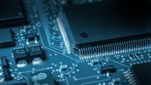 Torna l’allarme per i microchip: a rischio la produzione auto europea