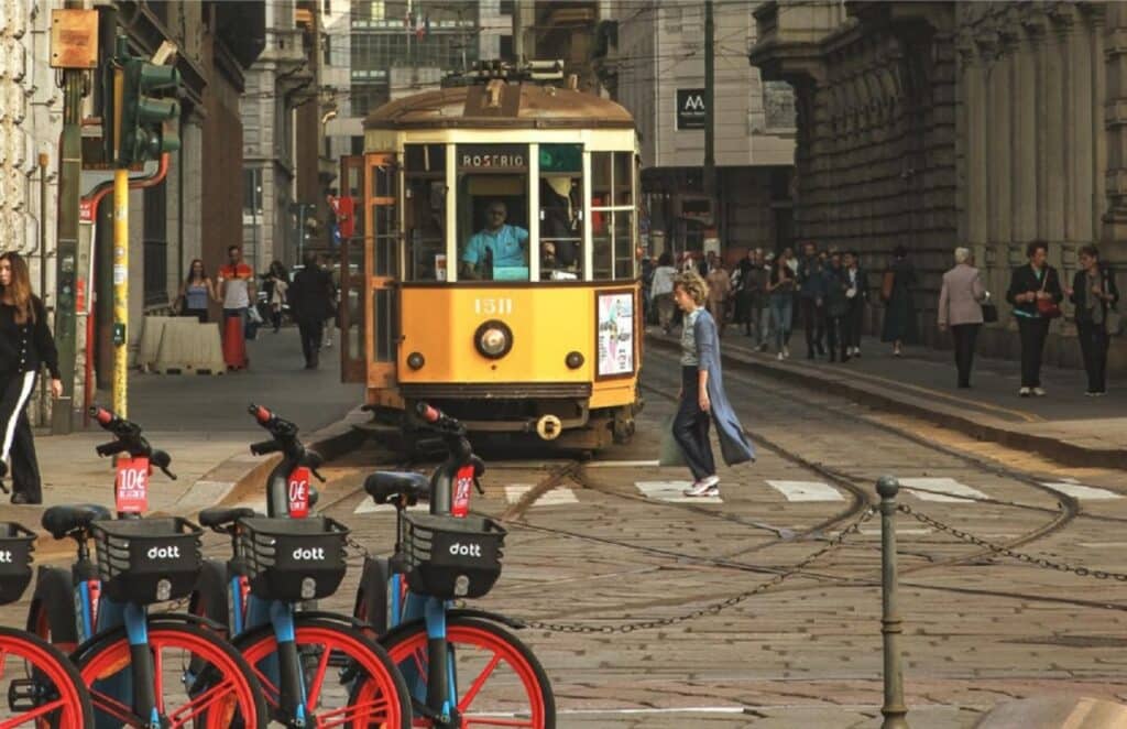 Roma e Milano a confronto: due modelli di mobilità opposti secondo uno studio di Areté