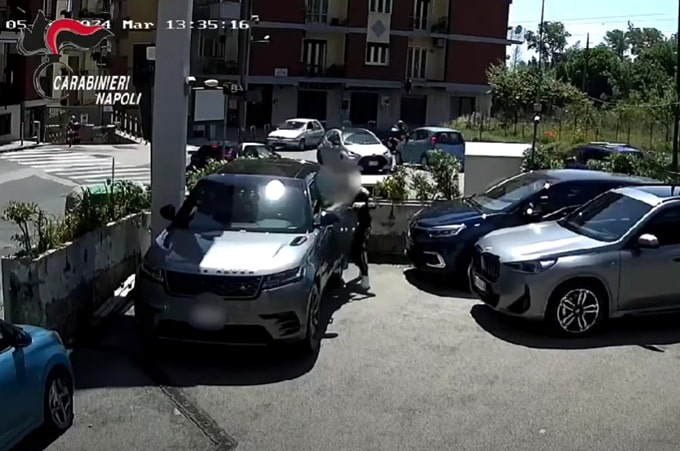 Napoli, smantellata banda che rubava auto di lusso con AirTag e GPS