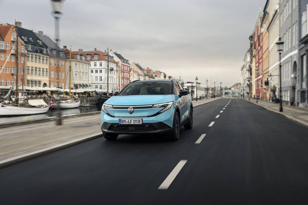 Nissan Leaf 2026: arriva in Europa, prime consegne in primavera