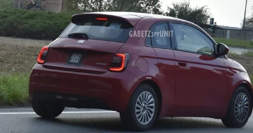 La nuova Fiat 500 Hybrid 3+1 avvistata in strada [FOTO SPIA]