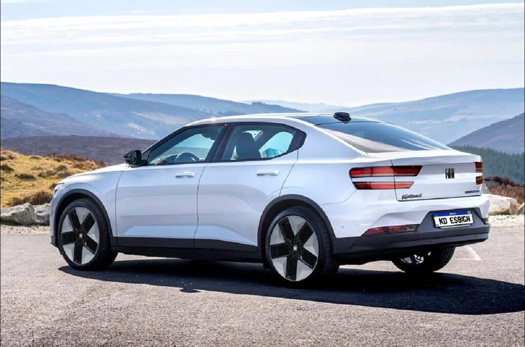 Nový Fiat Fastback príde v roku 2026 ako SUV-kupé na platforme Stellantis Smart Car. Má nahradiť Tipo a zaujať kombináciou dizajnu, dostupnosti a moderných technológií.