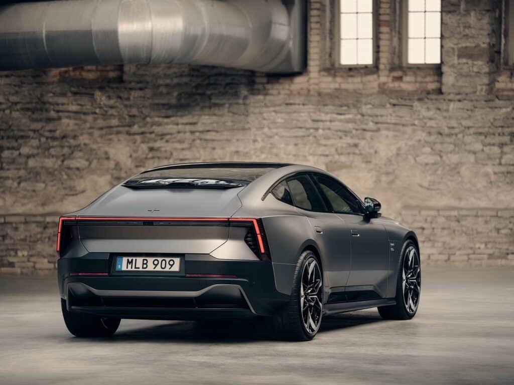 Polestar ha svelato il film di presentazione della nuova Polestar 5 con Alexander Skarsgård [VIDEO]
