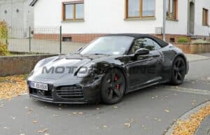 Porsche 911 Turbo Touring Cabrio: avvistato il prototipo con capote in tela [FOTO SPIA]