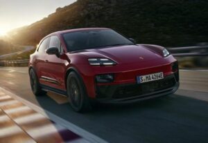 Porsche Macan GTS elettrica 2025: 571 CV, 586 km di autonomia e prezzo in Italia [FOTO]