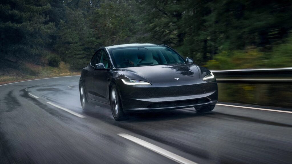 Tesla Model 3 e Model Y: maggiore autonomia e nuove funzionalità con l’ultimo aggiornamento