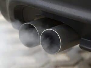 Auto Italia: aumentano le emissioni, +3% di CO2 negli ultimi 5 anni