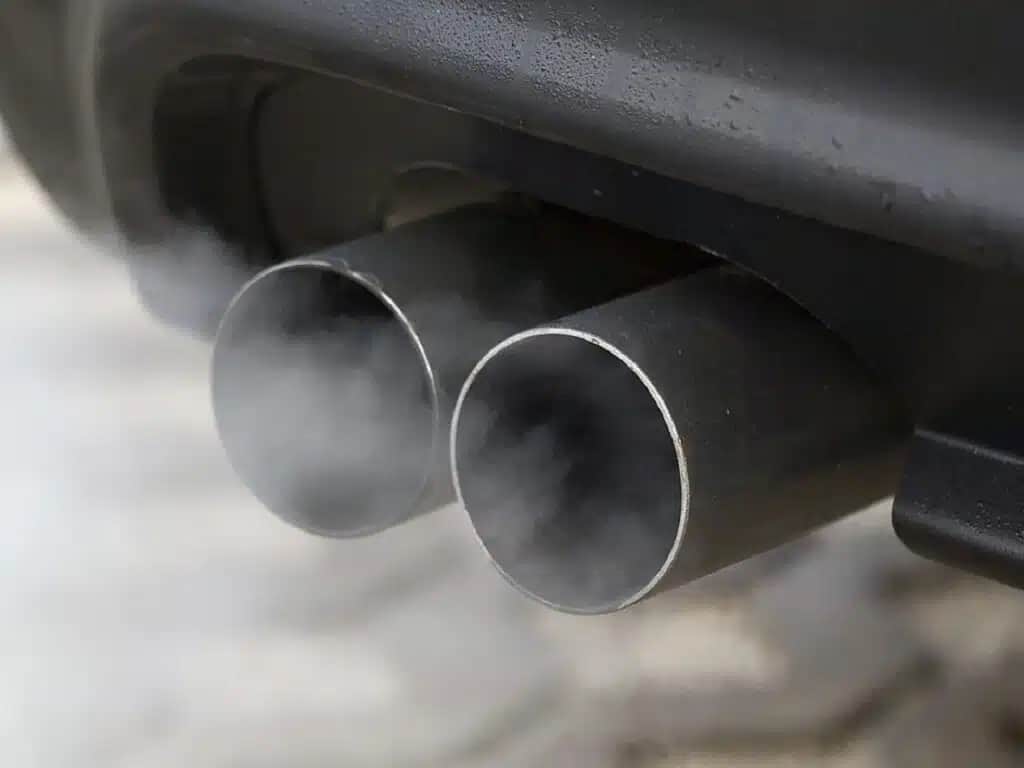 Auto Italia: aumentano le emissioni, +3% di CO2 negli ultimi 5 anni
