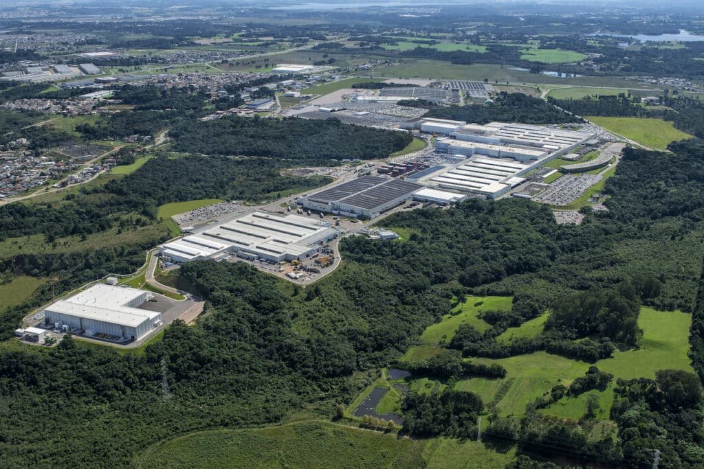 Renault: si rafforza la partnership con Geely, ora anche in Brasile