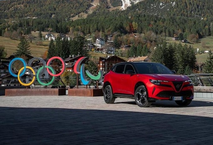 Alfa Romeo Junior edizione Milano Cortina 2026: serie speciale dedicata ai Giochi Olimpici Invernali [FOTO]