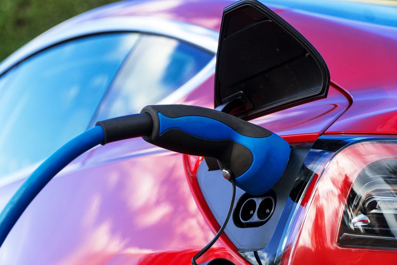 Auto elettriche: il Regno Unito pensa ad una tassa al chilometro