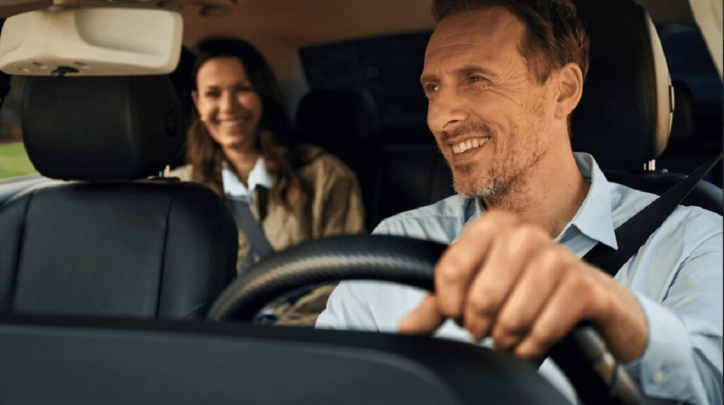 Auto privata ancora regina della mobilità urbana in Italia, ma cresce l’interesse per soluzioni integrate