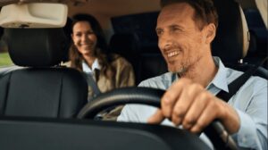 Auto privata ancora regina della mobilità urbana in Italia, ma cresce l’interesse per soluzioni integrate