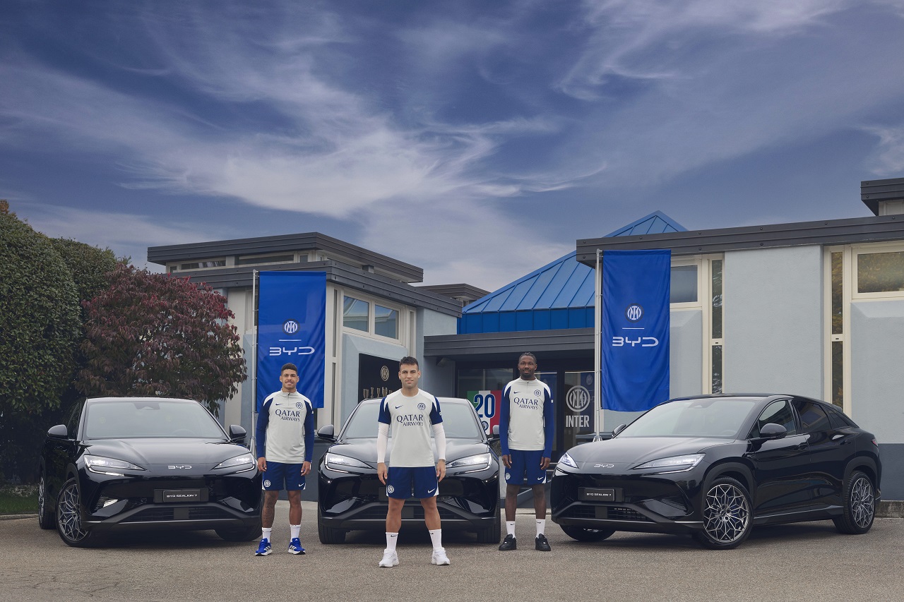 BYD consegna a FC Internazionale Milano le nuove Sealion 7 Inter Edition