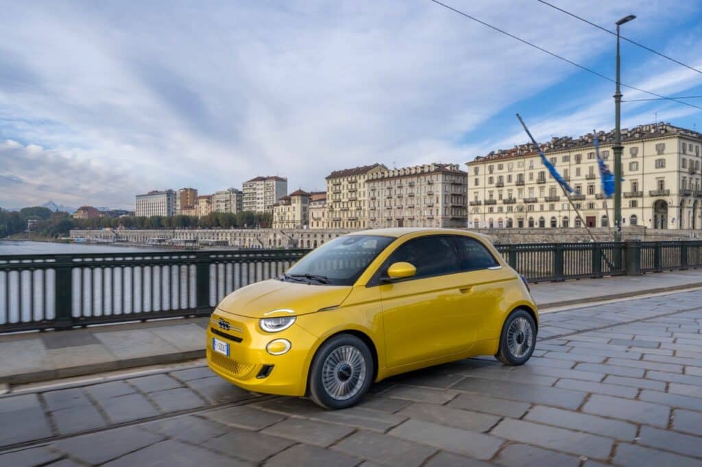 Fiat 500 Hybrid 2026: via agli ordini, a partire da 16.950 euro [FOTO]