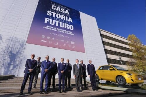 Fiat 500 Hybrid, Torino festeggia l’avvio della produzione a Mirafiori: 6.000 auto entro l’anno e 400 nuove assunzioni