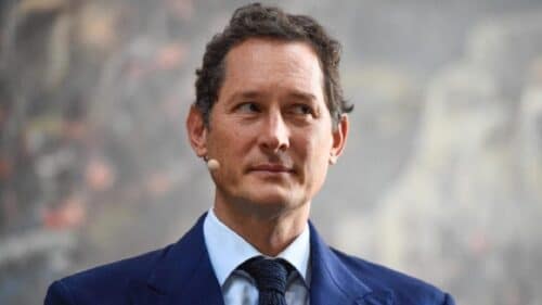 John Elkann: “Il mercato non è pronto per le auto elettriche, lasciamo scegliere i clienti”