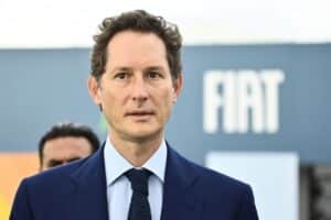 Stellantis svela le sue richieste alla Commissione Europea: il futuro dell’auto secondo John Elkann