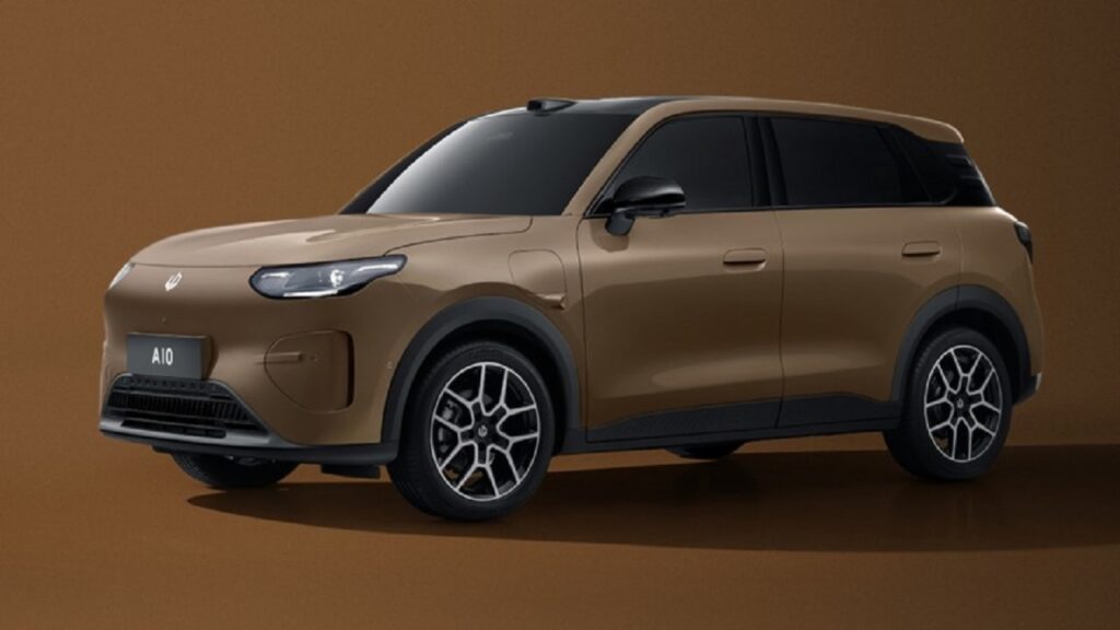 Leapmotor A10: svelate le prime immagini del nuovo SUV compatto del brand cinese