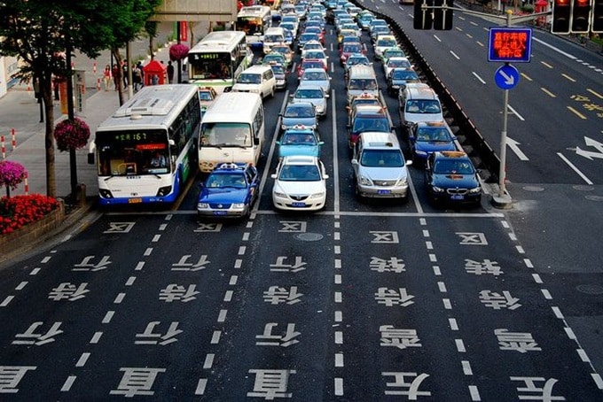 Mercato auto in Cina: vendite in calo dello 0,8% a ottobre, prima frenata dopo mesi di crescita