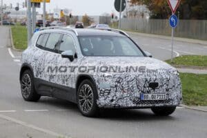 Mercedes GLB 2026: il debutto è sempre più vicino [FOTO SPIA]