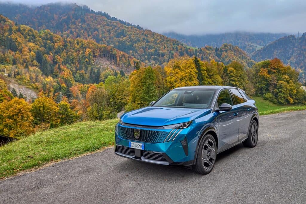 Peugeot 3008 Dual Motor: viaggio tra le attrazioni di Gruyère [FOTO]