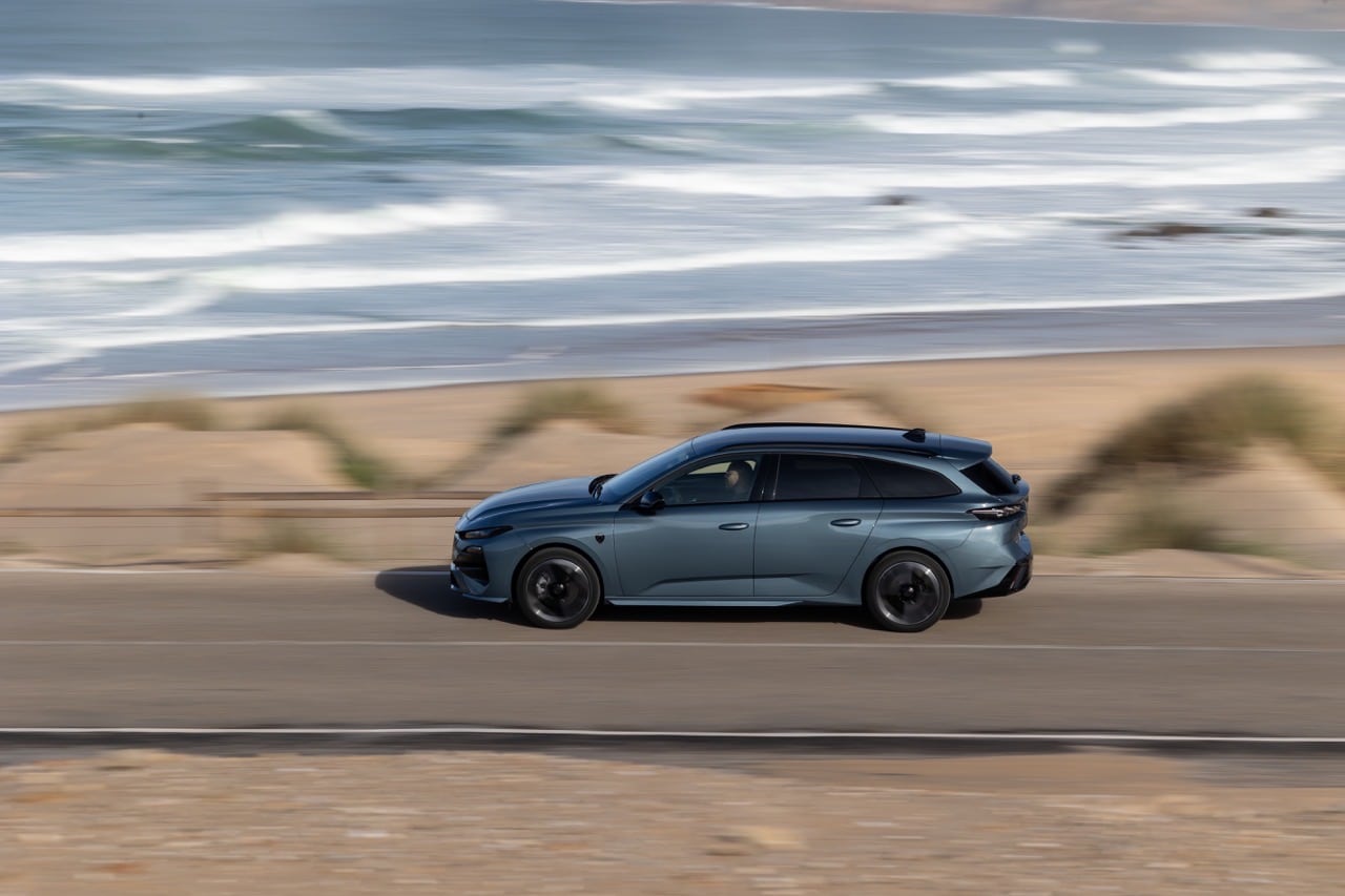 Peugeot 308 2026: con la rinnovata wagon a Lisbona