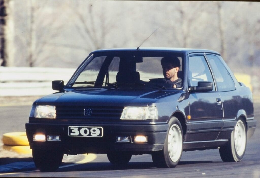 Peugeot 309 GTI 16: l’auto da famiglia con un cuore sportivo