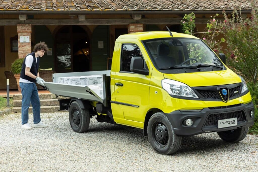 Piaggio Porter NPE: il veicolo commerciale elettrico compatto con fino a 1.050 kg di portata [FOTO]
