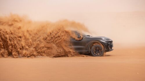Porsche Cayenne Electric: debutto pubblico a Dubai [FOTO]